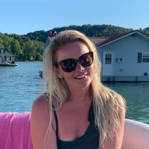 Meet your Posher, Renee